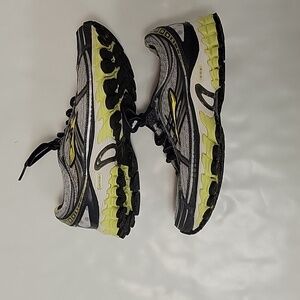 Brooks Trance 11 sz 6 women's running shoes